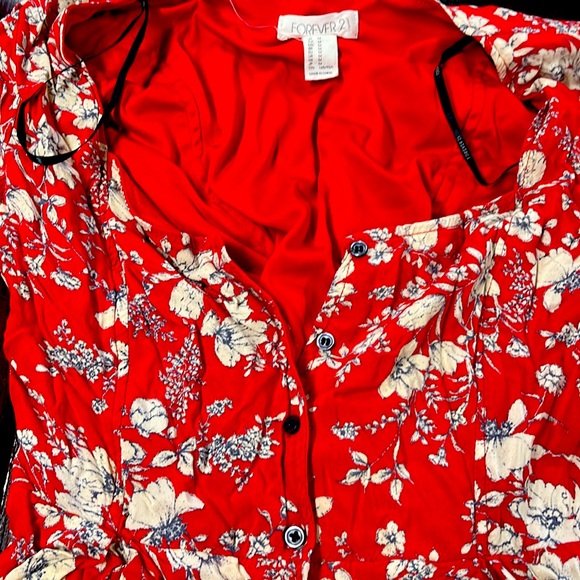 Forever 21 red floral dress. Medium but fits like small - Picture 2 of 4